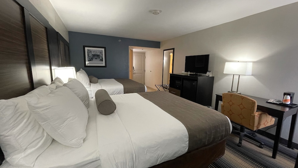 Standard Room, 2 Queen Beds, Non Smoking - Photo 4