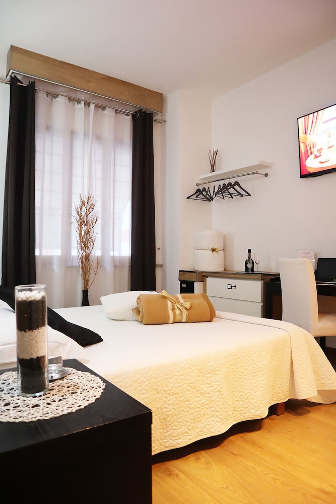 Business Double Room, 1 Queen Bed photo 2