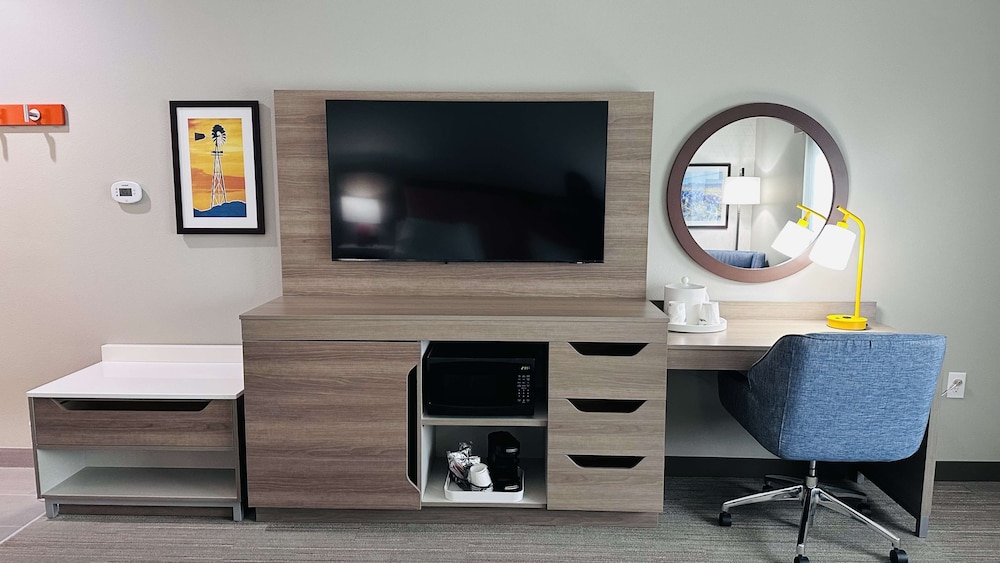 Room, 1 King Bed, Accessible, Bathtub - Photo 4