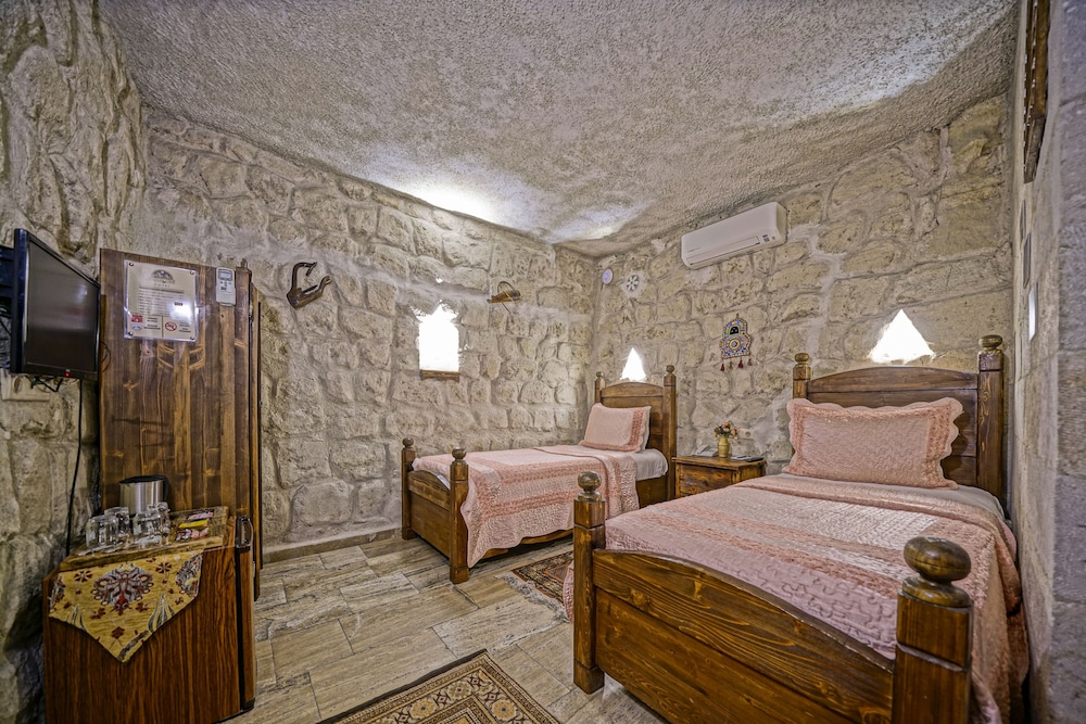 Economy Twin Room (Stone) photo 1