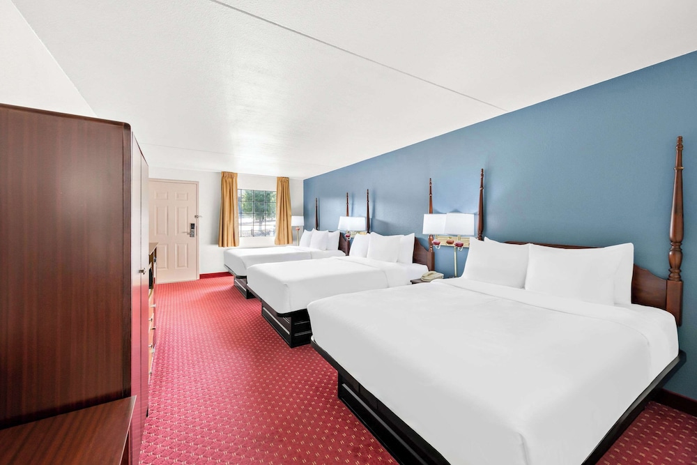 Room, Multiple Beds, Non Smoking - Photo 3