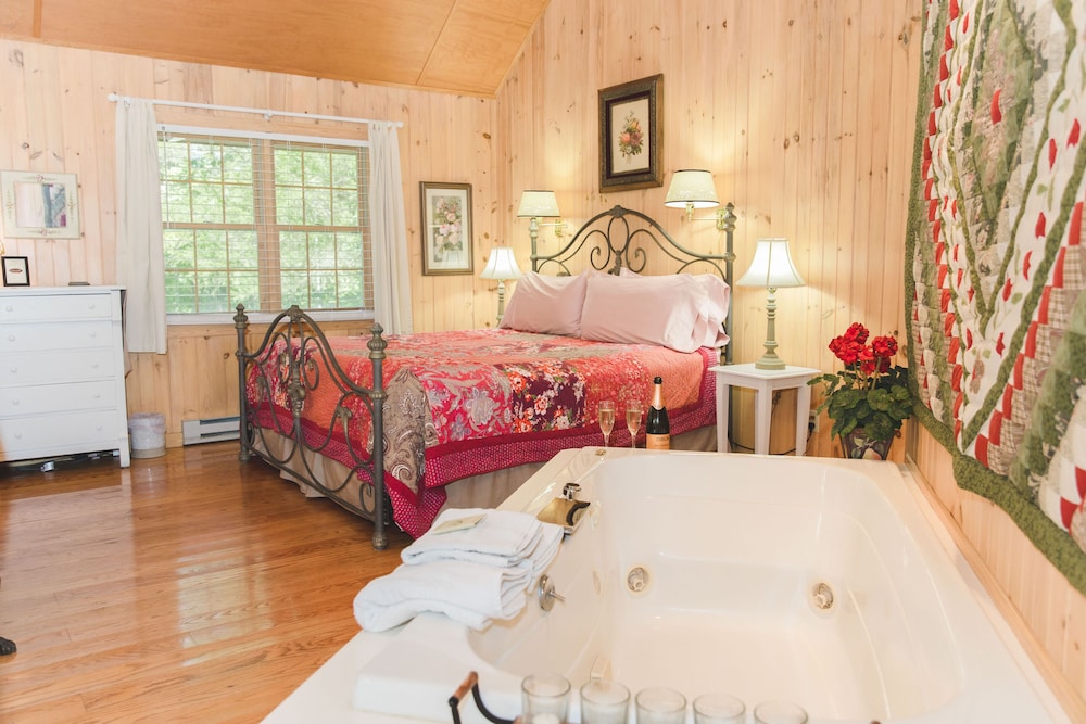 Twinleaf Cottage photo 1