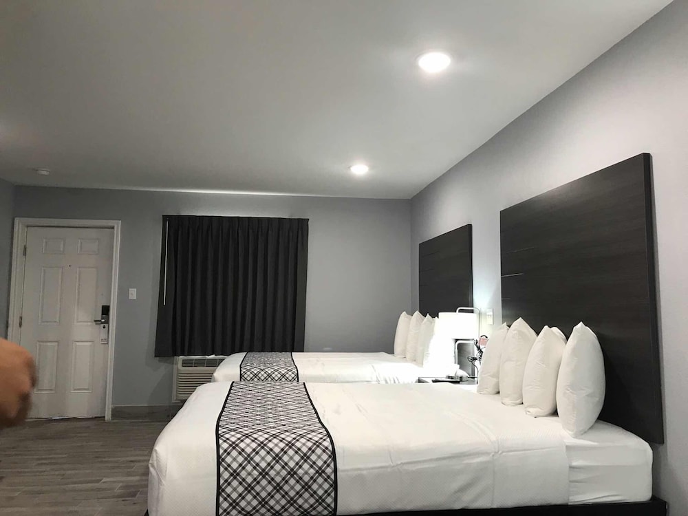 Standard Double Room, 2 Queen Beds with Sofa, Non Smoking photo 1