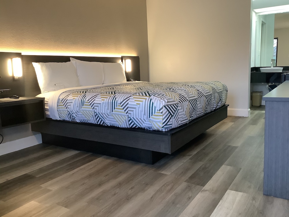 Standard Room, 1 Double Bed, Smoking - Photo 12