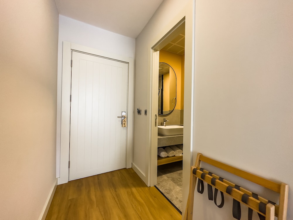 Deluxe Double Room, Balcony,Side Sea View - Photo 2
