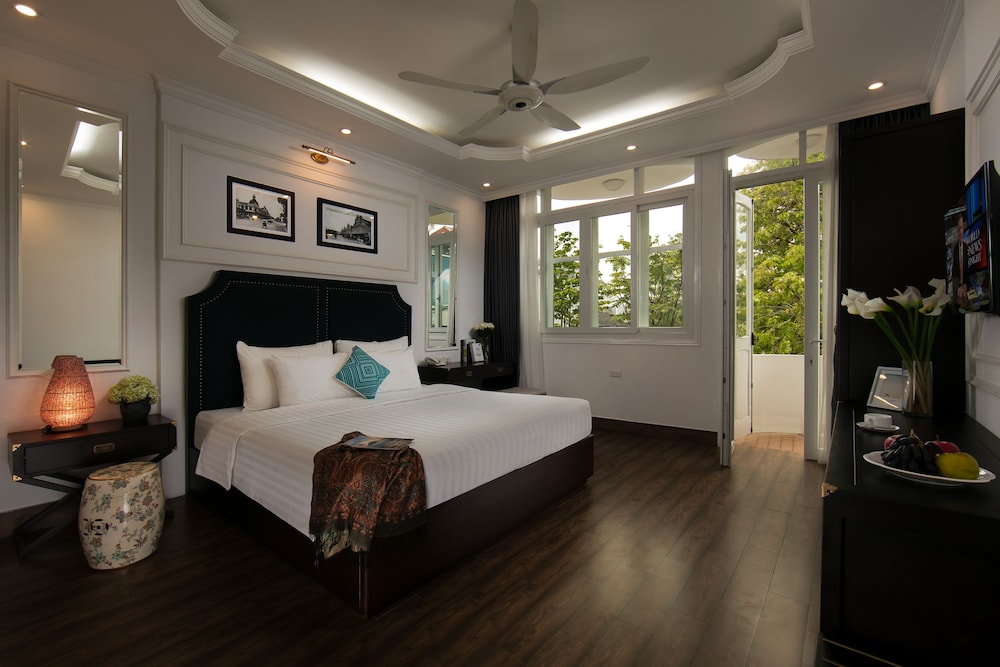 Junior Double Room, 1 King Bed, Balcony, City View