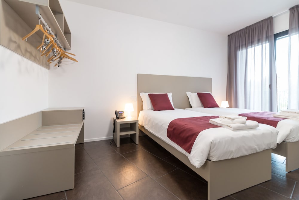 Comfort Triple Room, Balcony - Photo 3