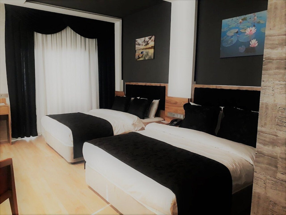 Standard Twin Room, Balcony, City View photo 1