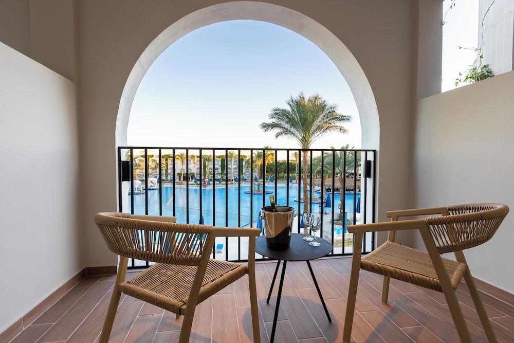 Premium Single Room, Pool View - Photo 2