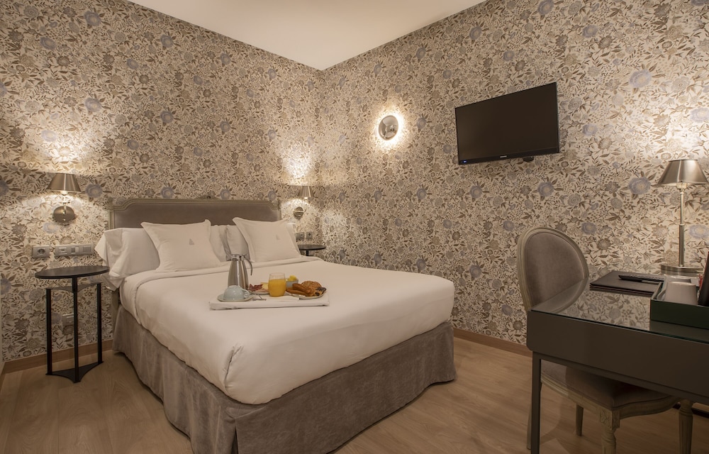 Double or Twin Room - Photo 3