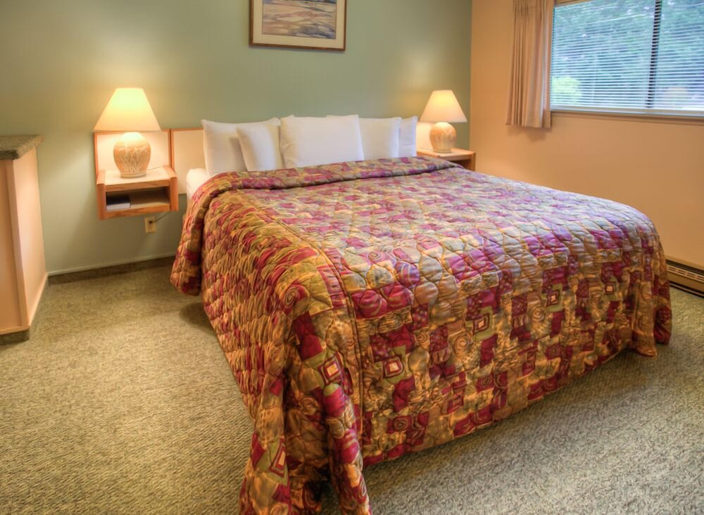 Suite, Multiple Beds, Fireplace, Ocean View photo 2