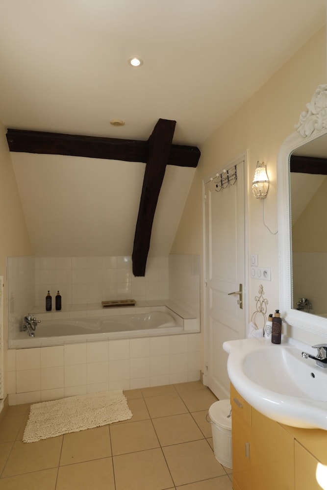 Deluxe Apartment, 2 Bedrooms, Kitchen, River View photo 2