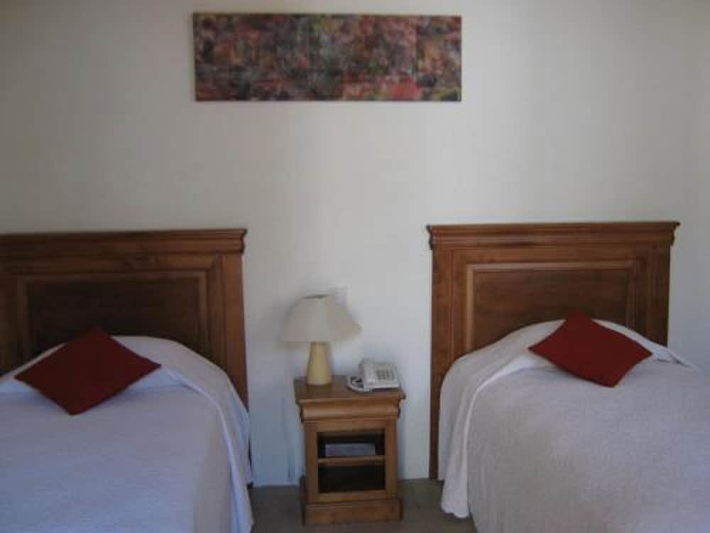 Standard Twin Room photo 3