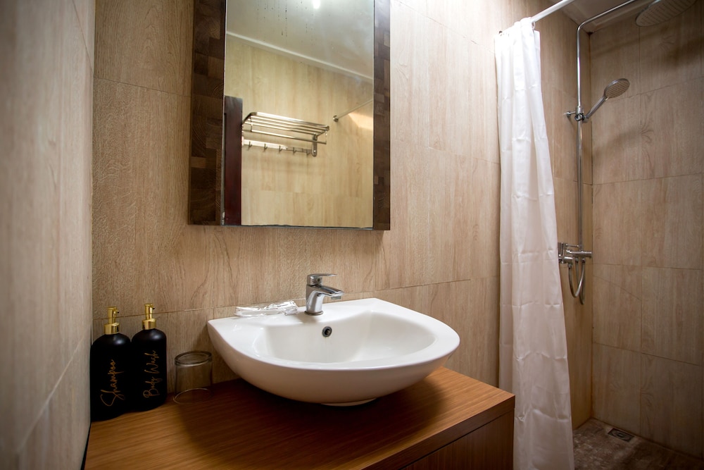 Deluxe Double Room - Photo 8