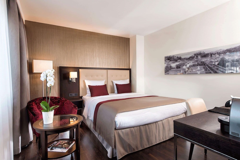 Grand Suite, 1 King Bed (Club Lounge Access)
