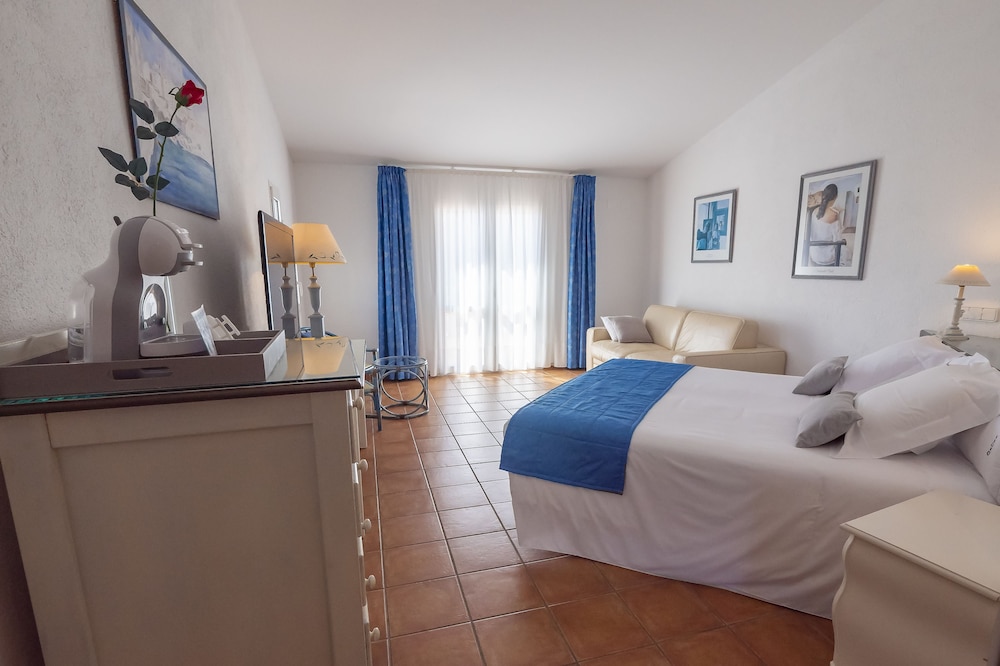 Junior Suite, 1 King Bed, Balcony photo 2