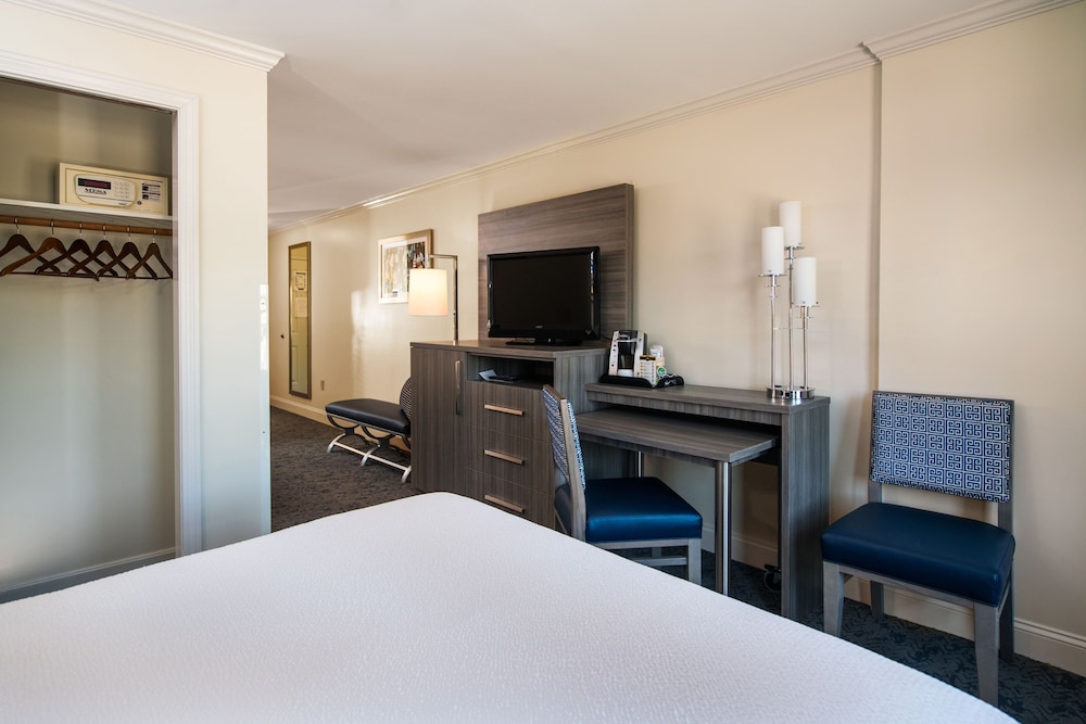 Main Building, 2 Queen beds