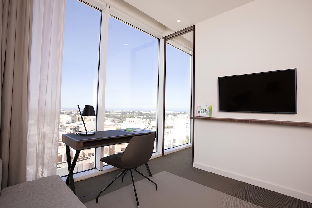 Suite, 1 Queen Bed (Additional Living Area) photo 3
