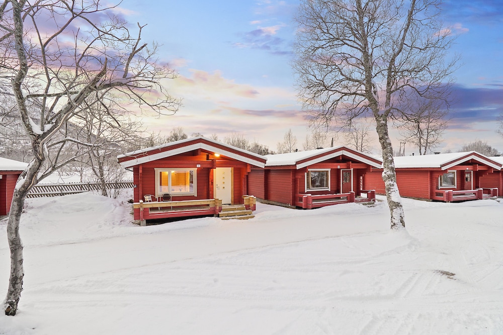 Traditional Cabin, Garden View