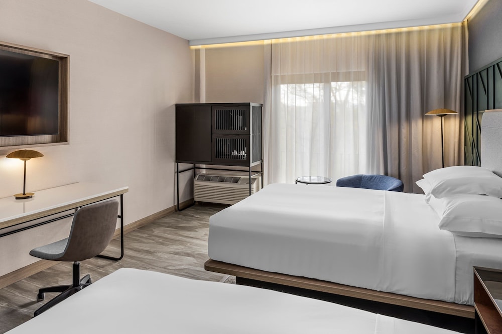 Room, 2 Queen Beds - Photo 7