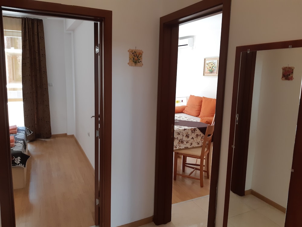 Family Apartment, 2 Bedrooms, Partial Sea View photo 2