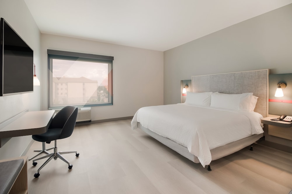 Standard Room, 1 King Bed - Photo 4