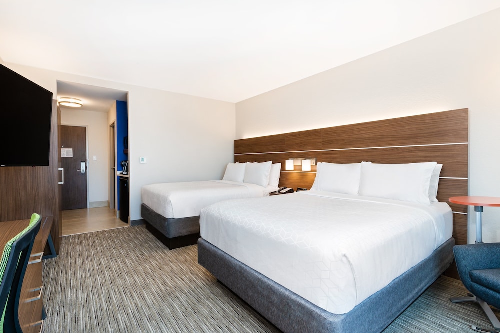 Standard Room, 2 Queen Beds, Accessible (Comm & Mobil, Accessible Tub) - Photo 2
