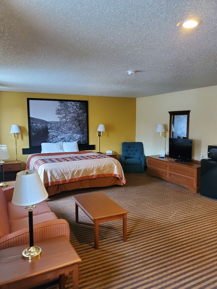 Studio Suite, 1 King Bed, Non Smoking photo 2