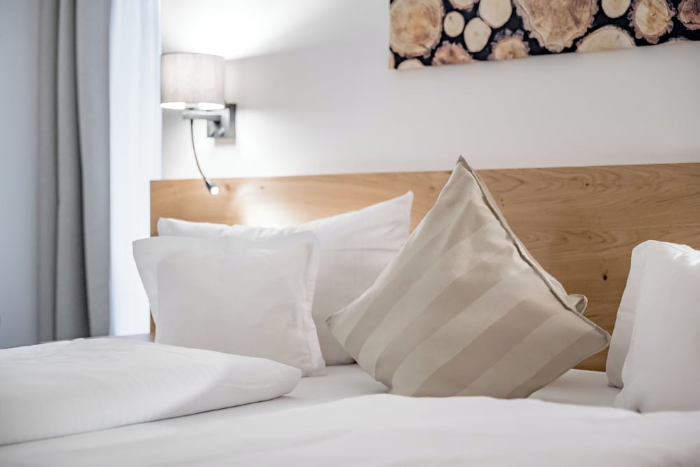 Classic Double Room, 1 King Bed, Non Smoking, Courtyard View