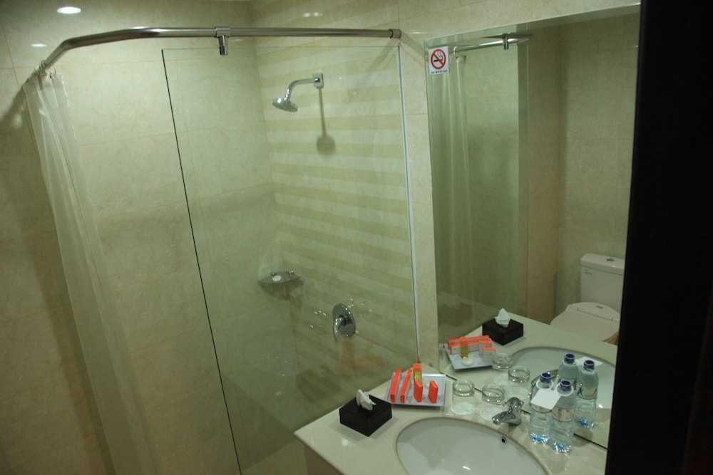Deluxe Room, 1 King Bed photo 2