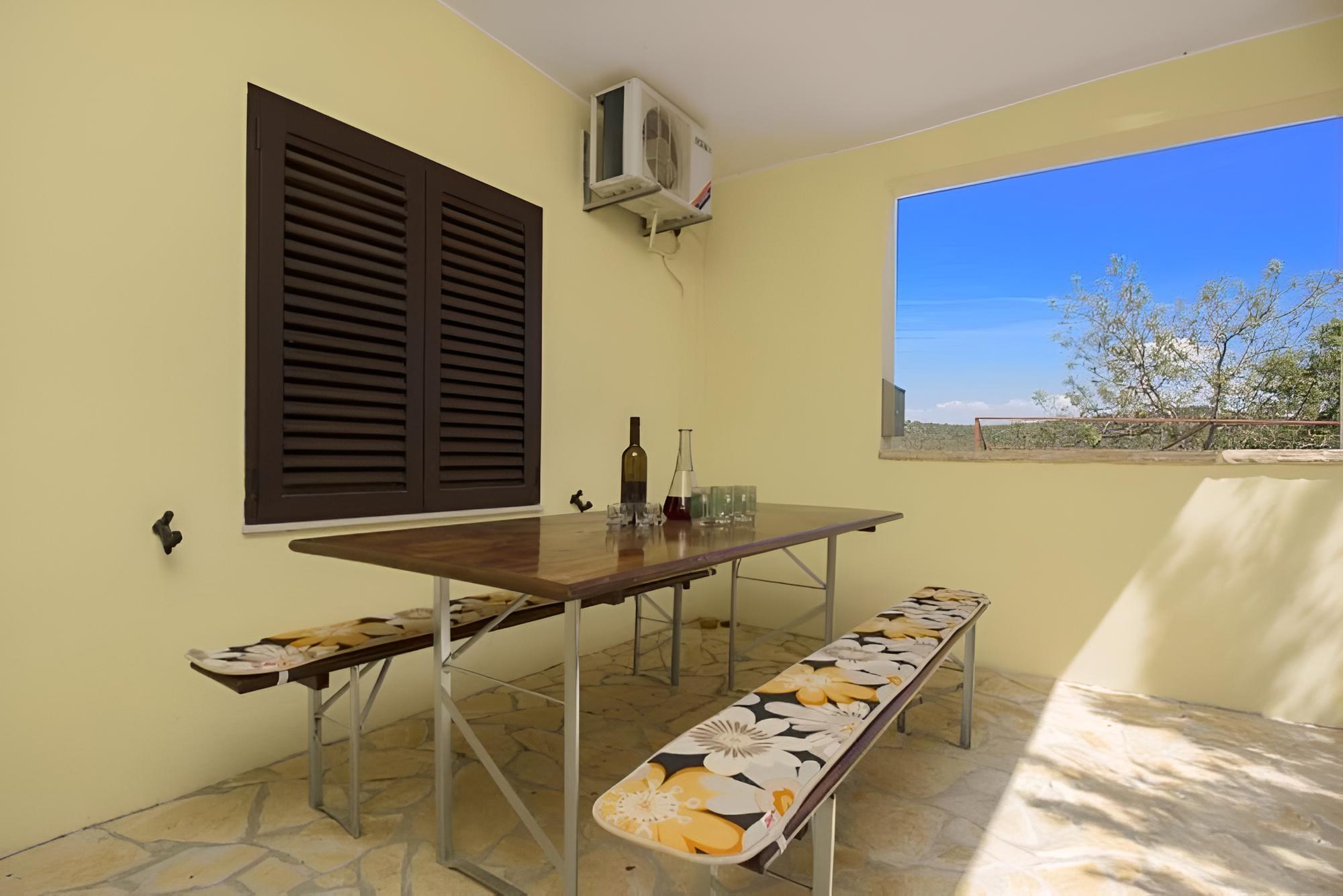 House (Yellow - parking and grill - H(4+2)) photo 3