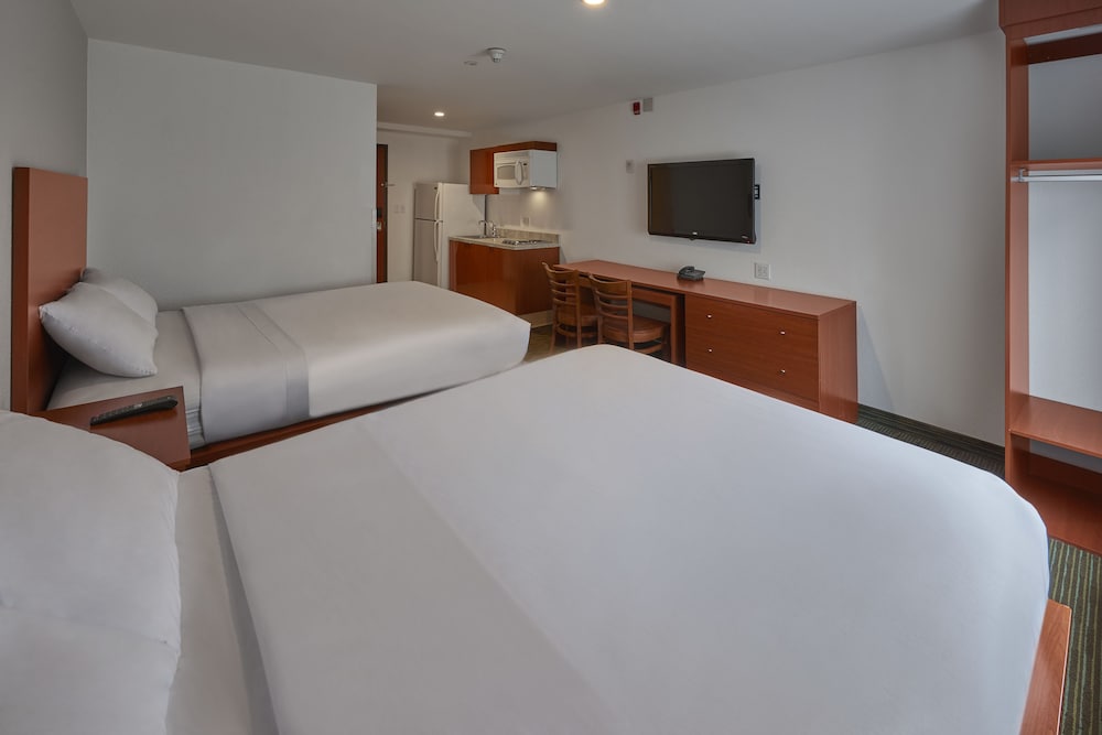 Suite, 2 Queen Beds - Photo 3