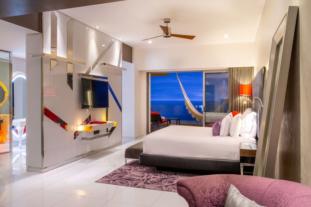 Suite North - Photo 1