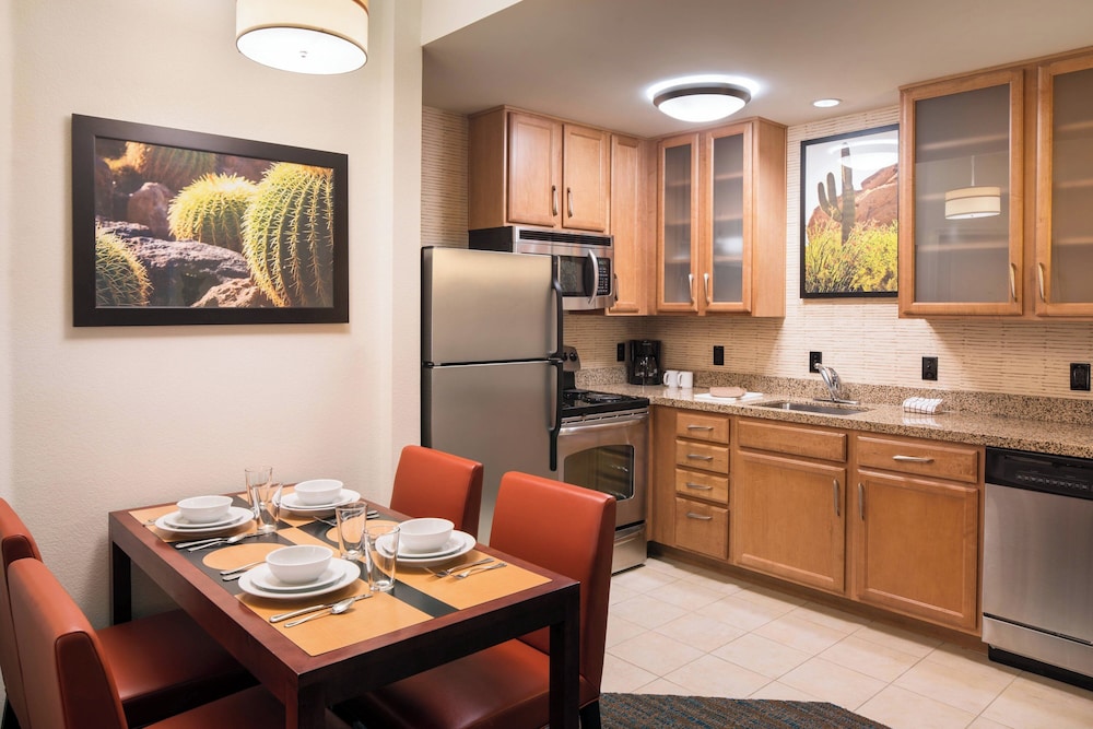 Suite, 2 Bedrooms - Photo 4