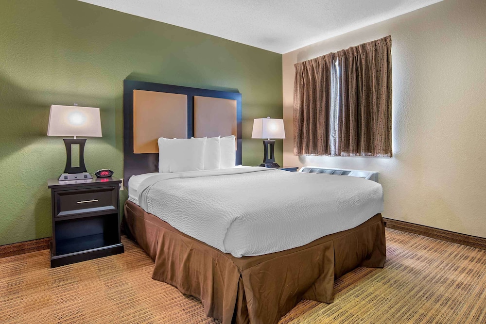 Room, 1 Queen Bed, Non Smoking (Efficiency W/Sofa) - Photo 14