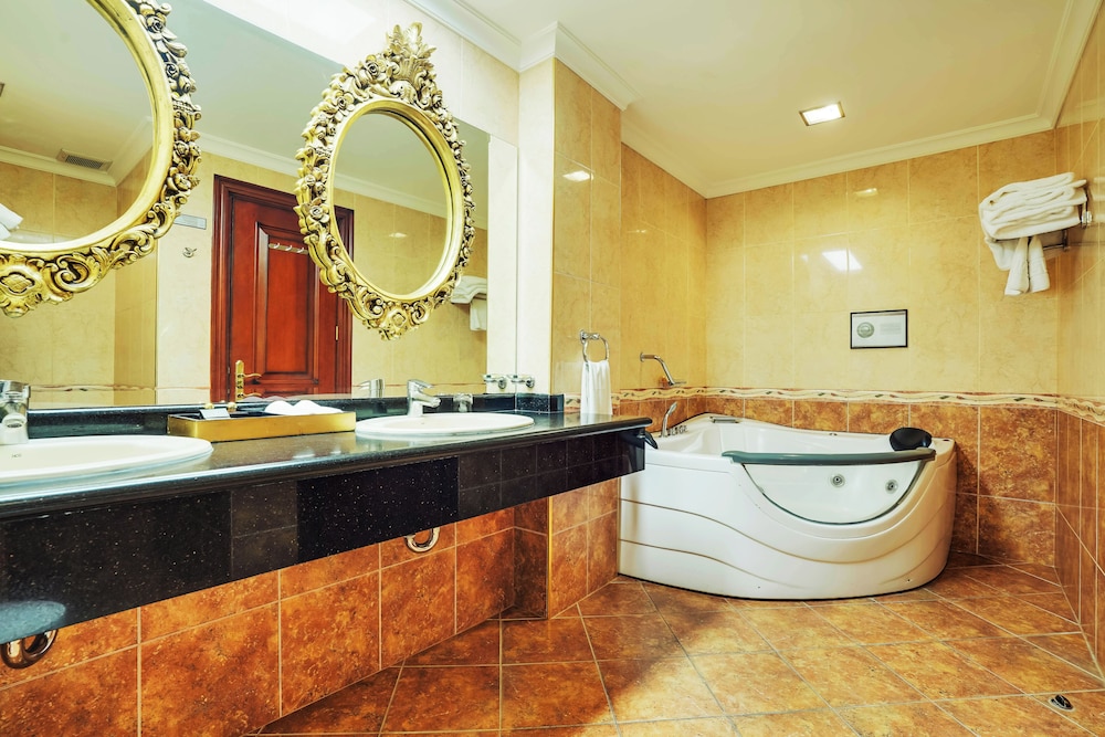 Standard Jacuzzi Suite - Photo 4