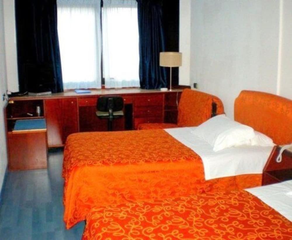 Twin Room, 2 Twin Beds photo 3