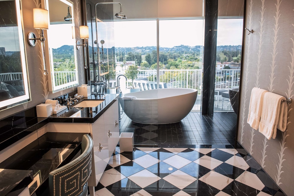 Presidential Suite thumbnail 6