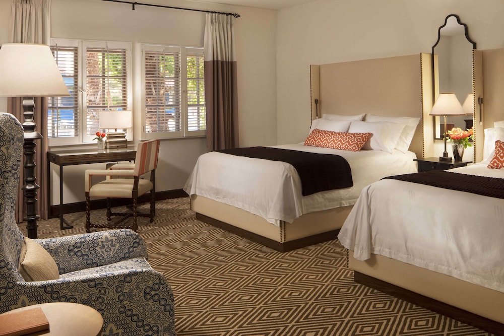Room, 2 Queen Beds, Air conditioning, Mountain View - Photo 1