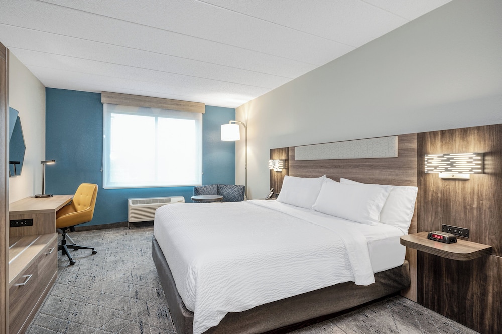 Standard Room, 1 King Bed - Photo 1