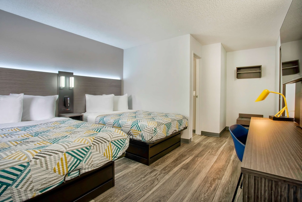 Deluxe Room, 2 Double Beds, Non Smoking, Refrigerator & Microwave