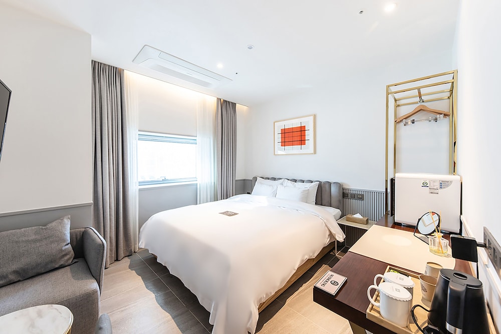 Standard Room -Breakfast Included,Unlimted Starbucks Coffee Bean,OTT Available - Photo 1