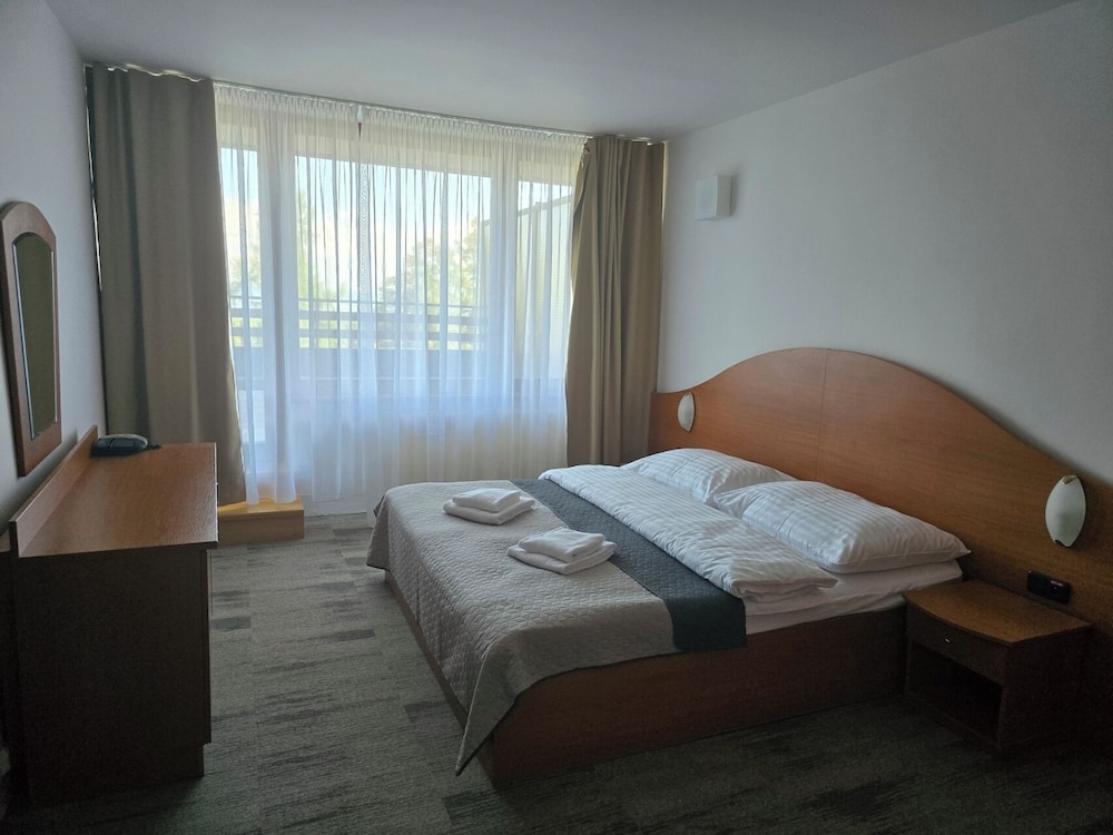 Suite, Patio, Valley View