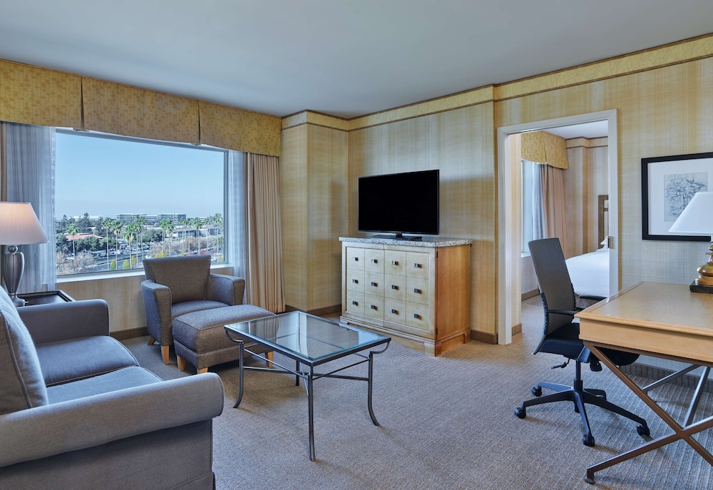 Junior Suite, 1 King Bed, Accessible (Hearing) - Photo 3