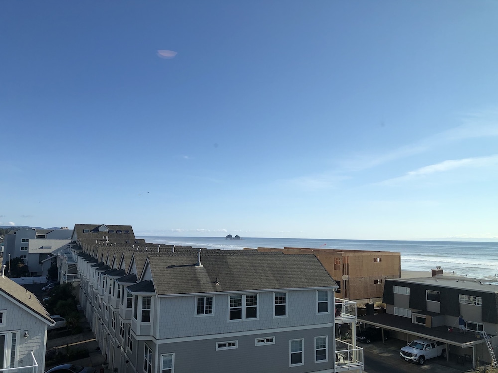 Luxury Condo, 2 Bedrooms, Kitchen, Partial Ocean View photo 3