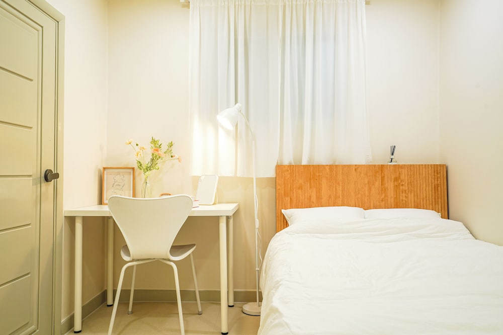 Single Room (MUST Contact Hotel Before Check-in)
