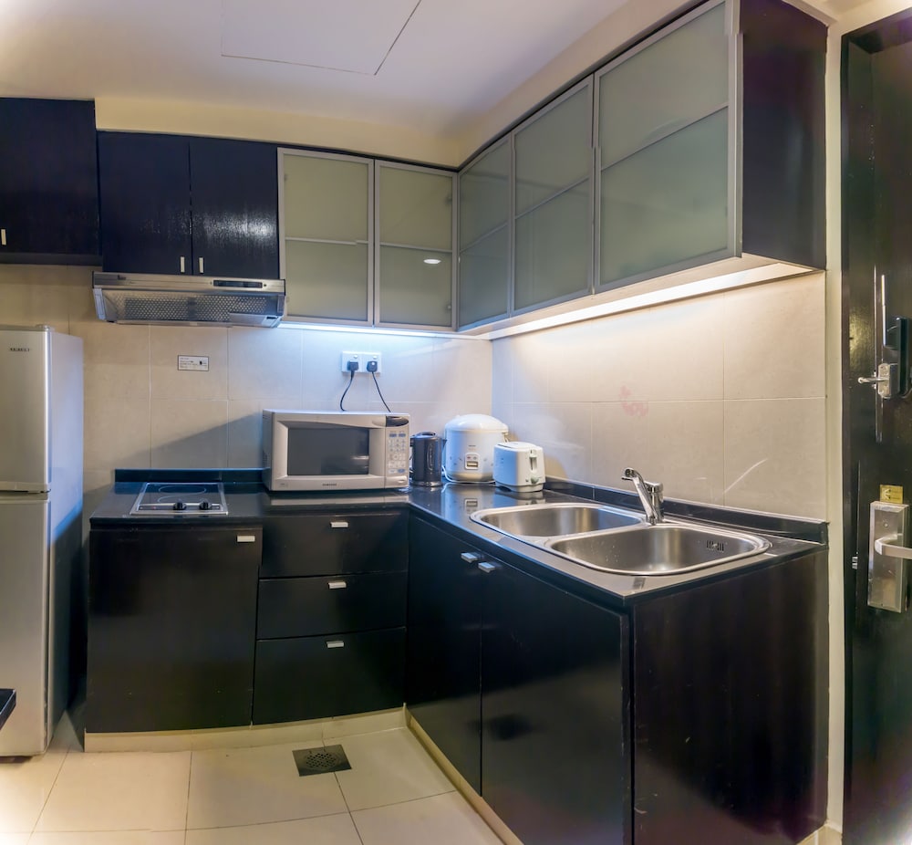 Executive Studio Suite, 1 Queen Bed, City View photo 2