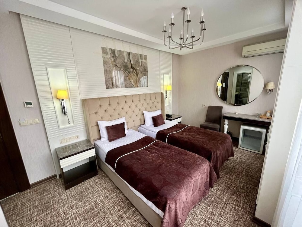 Deluxe Room, 1 Double or 2 Twin Beds photo 3