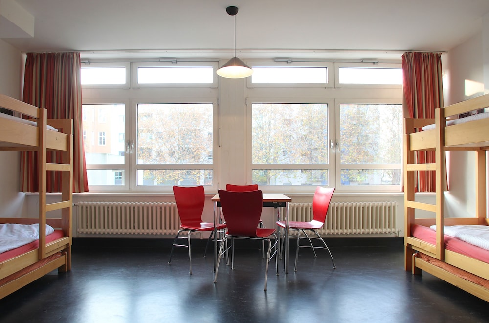 Shared Dormitory, Women only, Shared Bathroom (bed(s) in a 4 bed dorm ) photo 1