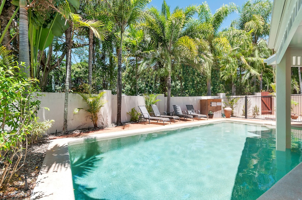 Four bedroom oasis villa (own private pool)